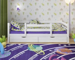 Детская кровать из массива березы Соня-5 (Белый/Лак) в Менделеевске - mendeleevsk.ok-mebel.com | фото 1